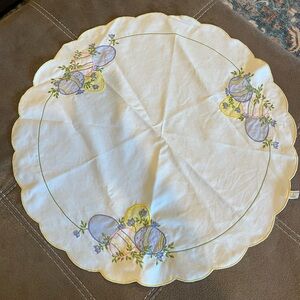 Easter Egg scalloped edge doily